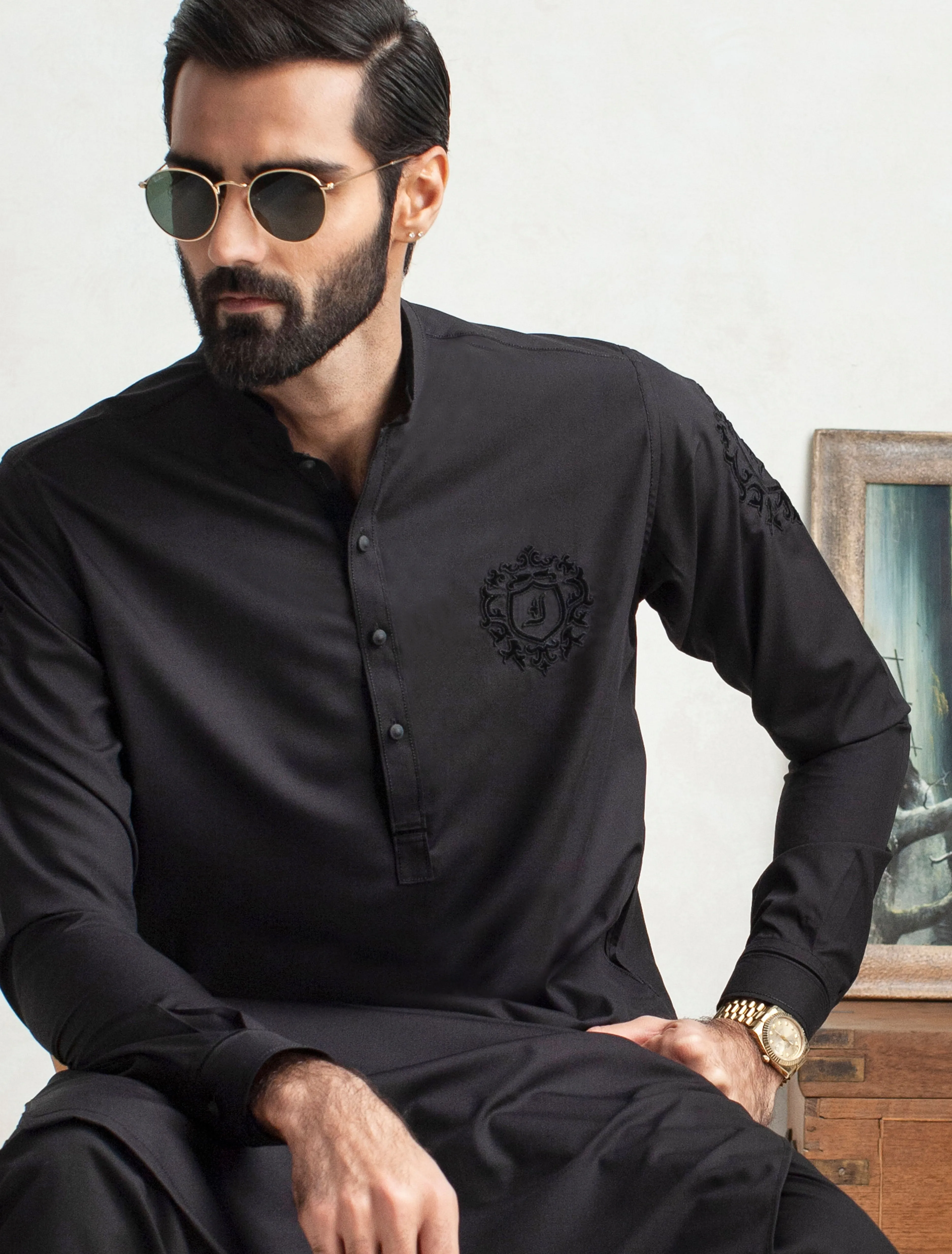 BLACK EMBROIDERED KURTA PAJAMA