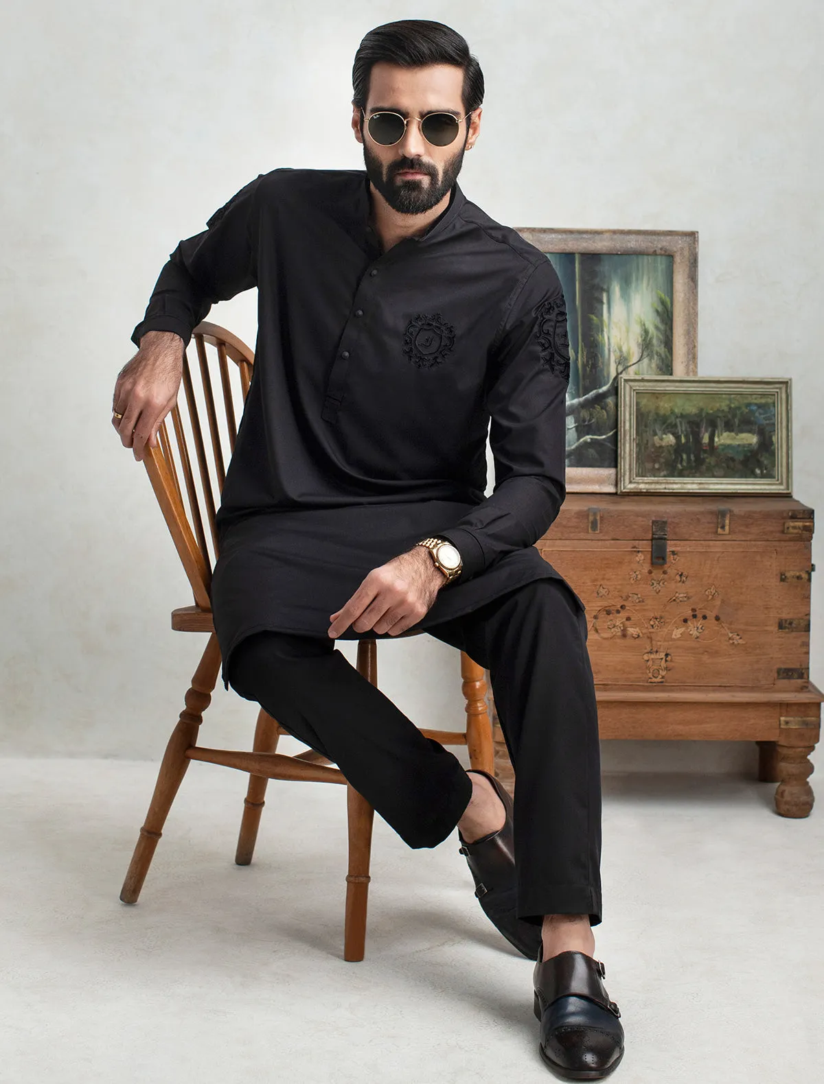 BLACK EMBROIDERED KURTA PAJAMA