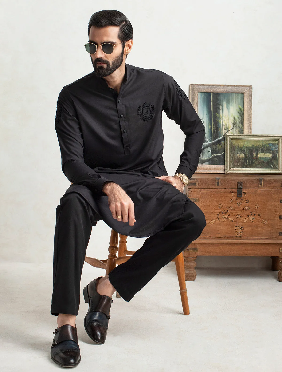 BLACK EMBROIDERED KURTA PAJAMA