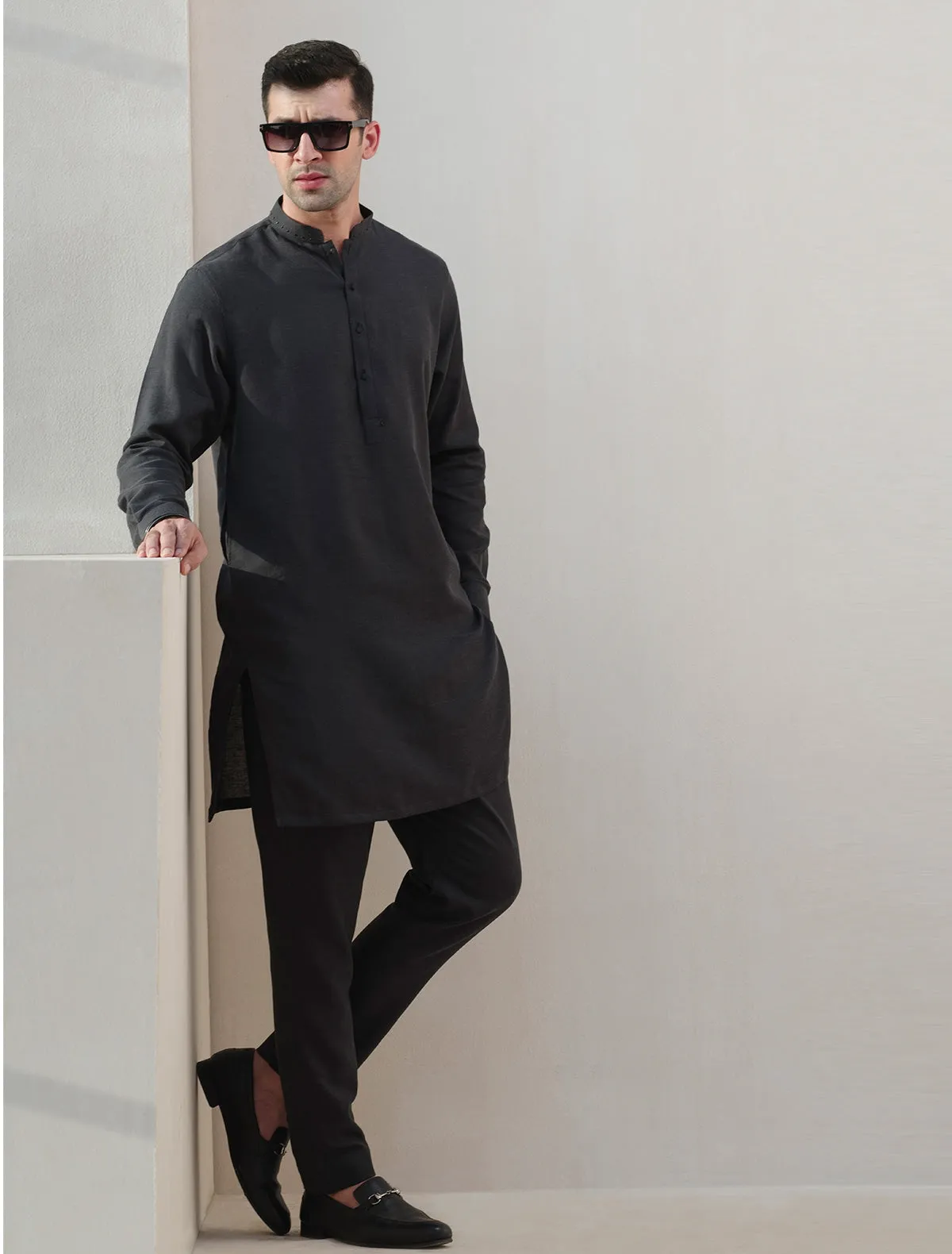 GRAY KURTA PAJAMA WITH BAND COLLAR