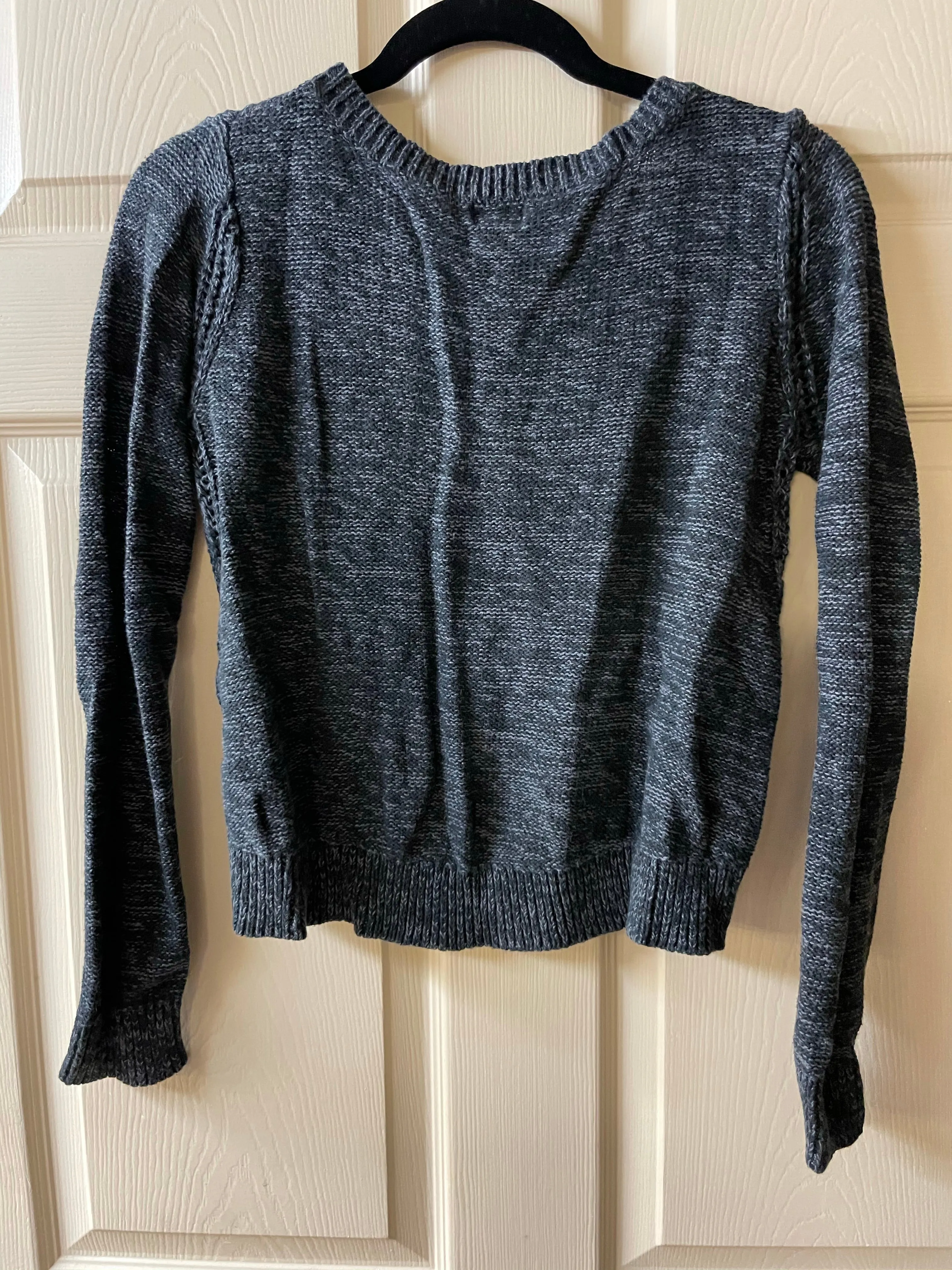 >€€* Womens Medium MOSSIMO Gray Sweater Cable Knit Long Sleeve Cropped