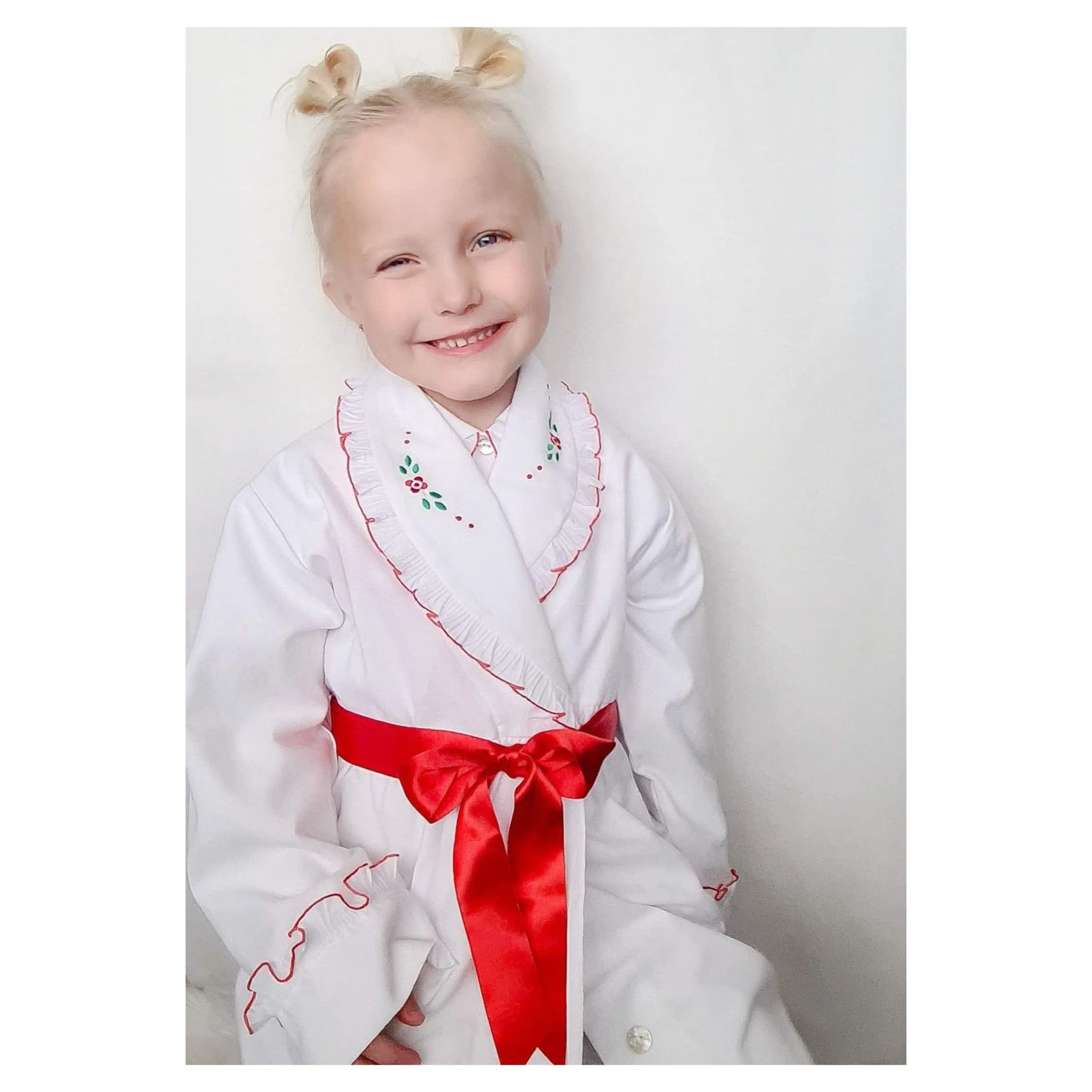 Salero Spanish White and Red Pajamas and Dressing Gown